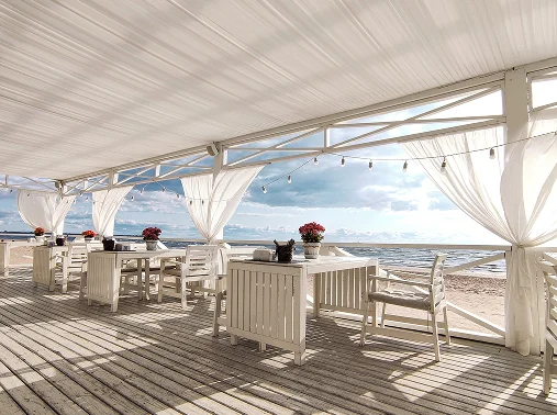 Un rooftop avec vue sur la mer ?